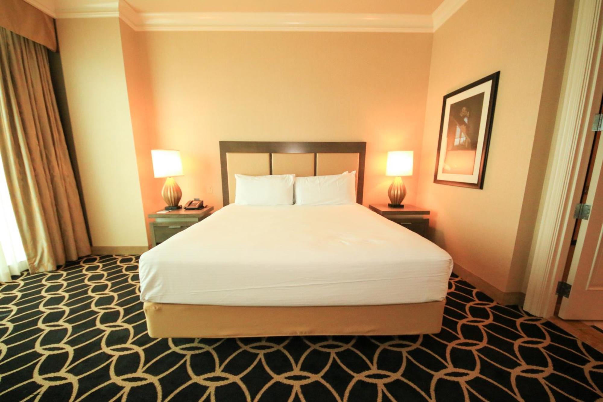 Hollywood Casino St. Louis Hotel Maryland Heights Room photo